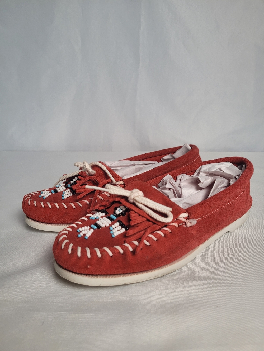Minnetonka Moccasin Thunderbird Red Suede Hard Sole Women's 6.5